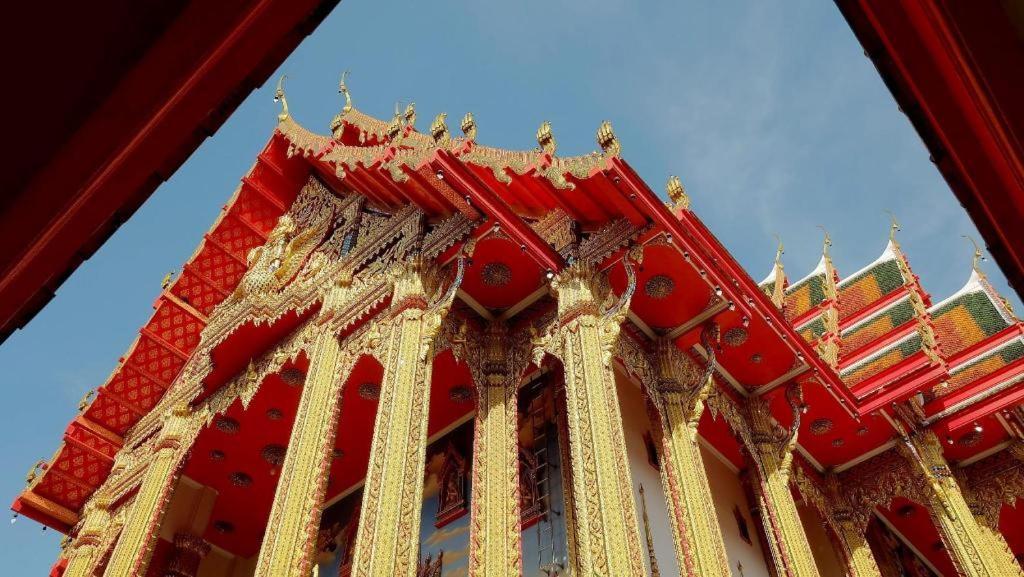 The Queen Palace Bangkok Exterior photo